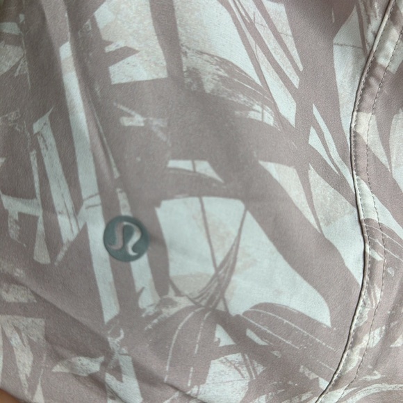 Reversible Lululemon shorts, size 10 - Picture 6 of 6